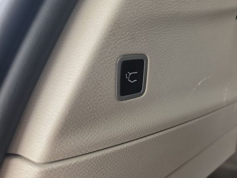Used 2023 Chrysler Pacifica Touring-L FWD image 15