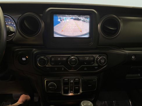 Used 2022 Jeep Wrangler Unlimited Sport image 21