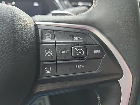 Used 2023 Jeep Grand Cherokee Altitude AWD/4WD image 39