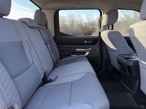 Used 2022 Toyota Tundra SR5 w/ SR5 Convenience Package AWD/4WD image 30