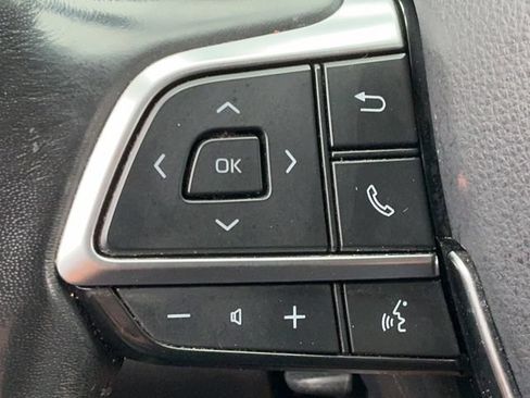 Used 2020 Toyota Highlander XLE AWD/4WD image 24