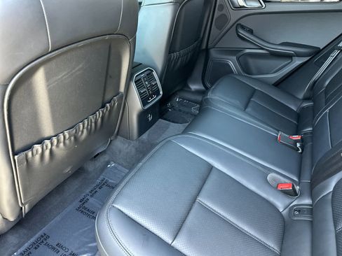 Certified 2025 Porsche Macan AWD/4WD image 13