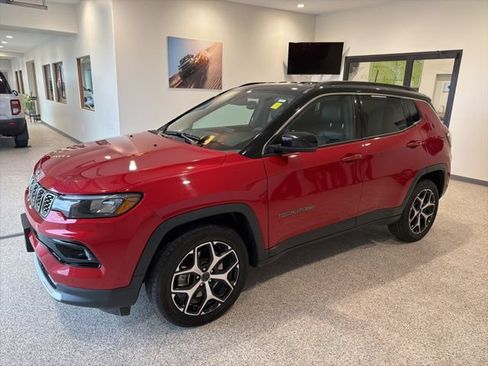 Used 2025 Jeep Compass Limited AWD/4WD image 3