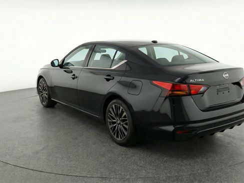 Used 2025 Nissan Altima 2.5 SV FWD image 6
