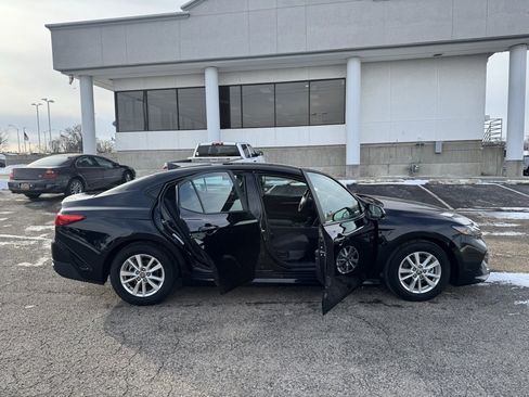 Used 2025 Toyota Camry LE image 8