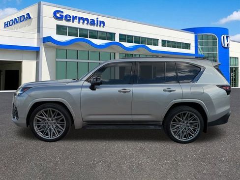 Used 2022 Lexus LX 600 4WD w/ Luxury Package image 8