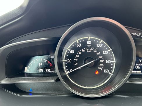 Used 2018 MAZDA MAZDA3 Sport image 17