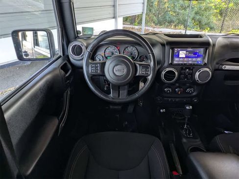 Used 2016 Jeep Wrangler Unlimited Sahara w/ Connectivity Group image 18
