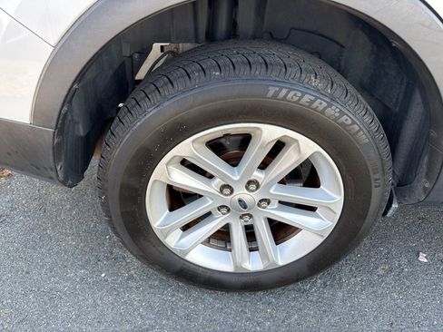 Used 2015 Ford Explorer XLT w/ Equipment Group 202A image 11