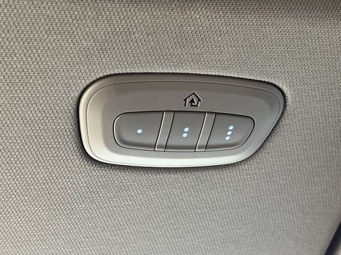Used 2019 RAM 1500 Laramie AWD/4WD image 42