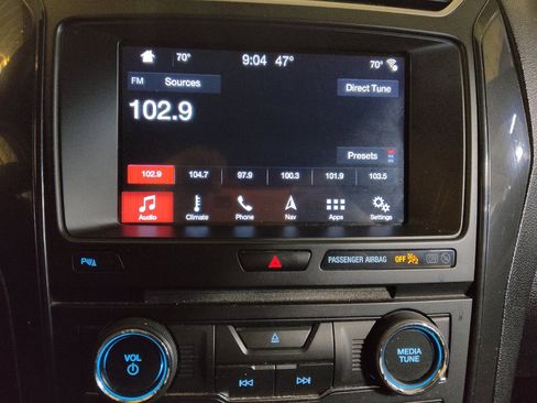 Used 2017 Ford Explorer XLT w/ Equipment Group 202A FWD image 25