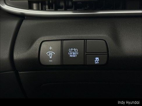 Used 2025 Hyundai Elantra Hybrid FWD image 29