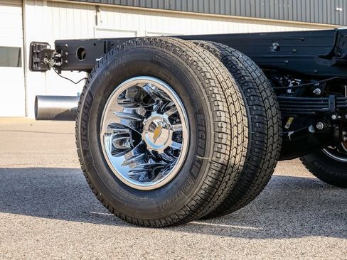 New 2026 Chevrolet Silverado 3500 LT w/ Convenience Package AWD/4WD image 9