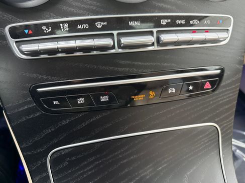 Used 2022 Mercedes-Benz GLC 300 4MATIC image 29