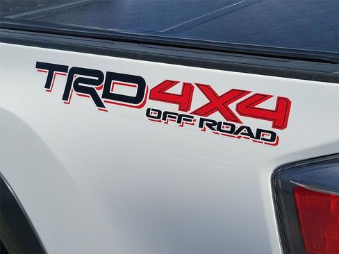 Used 2022 Toyota Tacoma TRD Off-Road w/ Technology Package image 21