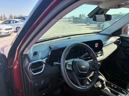 Used 2025 Chevrolet TrailBlazer LT image 32