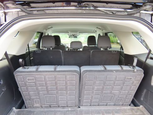 Used 2025 Ford Explorer Active AWD/4WD image 37