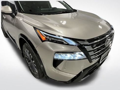 Used 2025 Nissan Rogue Platinum w/ Platinum Premium Package image 8