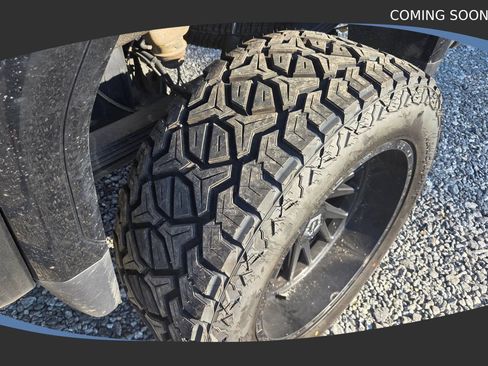 Used 2022 GMC Sierra 2500 AT4 w/ AT4 Premium Plus Package AWD/4WD image 9