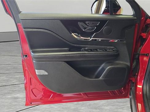 Used 2023 Lincoln Corsair Standard image 12