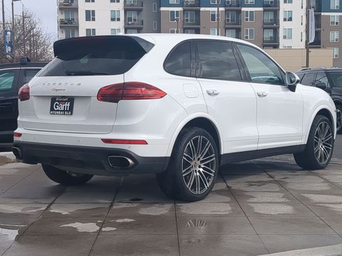 Used 2017 Porsche Cayenne Platinum Edition image 3