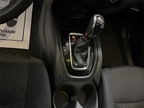 Used 2018 Nissan Rogue SV w/ Premium Package image 16