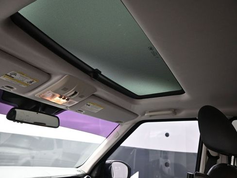 Used 2015 Land Rover LR4 HSE LUX image 25