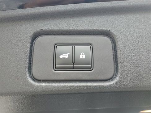 Used 2022 Nissan Pathfinder SL image 11