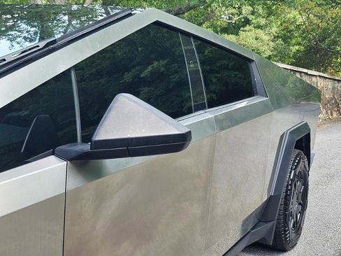 Used 2024 Tesla Cybertruck AWD Crew Cab image 23