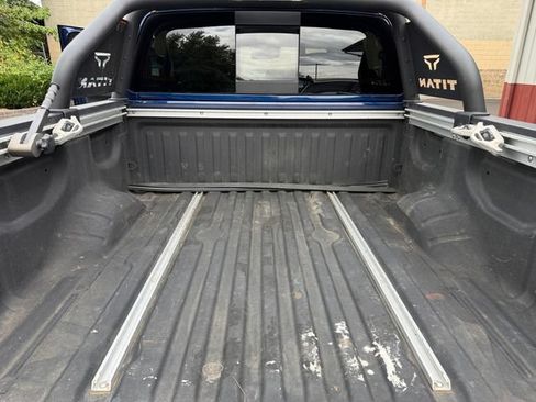 Used 2021 Nissan Titan SV w/ SV Convenience Package AWD/4WD image 23