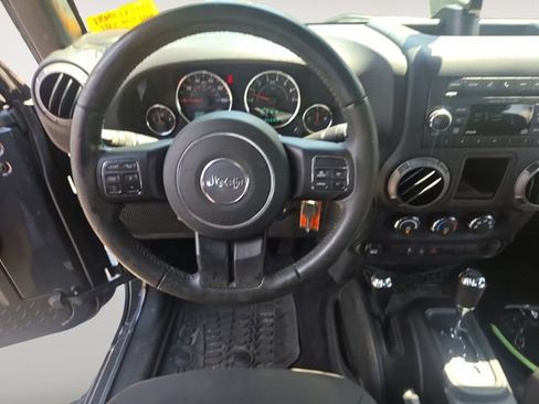 Used 2017 Jeep Wrangler Unlimited Sport w/ Connectivity Group AWD/4WD image 10