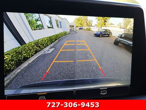Used 2023 GMC Yukon SLT RWD image 4
