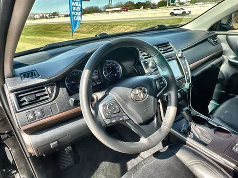 Used 2017 Toyota Camry XLE image 15