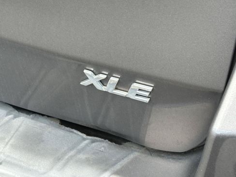 Used 2017 Toyota Sienna XLE Premium FWD image 10