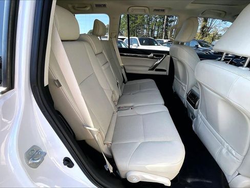 Used 2021 Lexus GX 460 Premium w/ Premium Package image 18