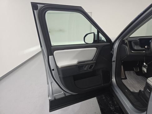 Used 2024 Rivian R1S Adventure AWD/4WD image 16