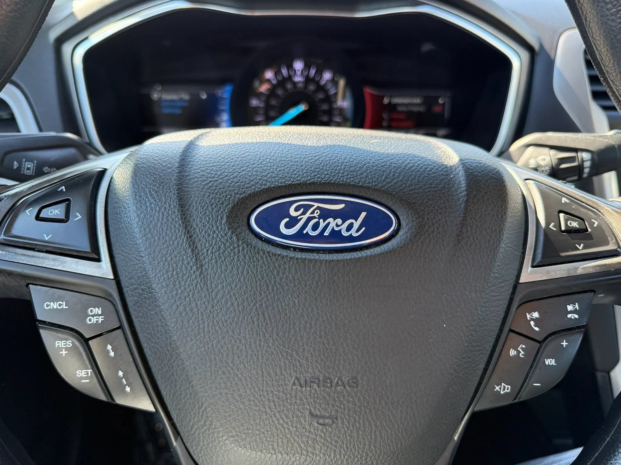 Used 2020 Ford Fusion SE FWD image 16