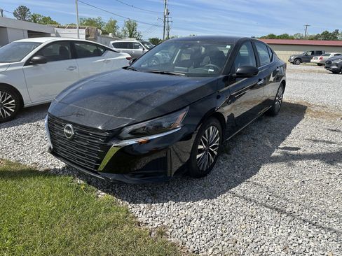 Used 2025 Nissan Altima 2.5 SV image 1