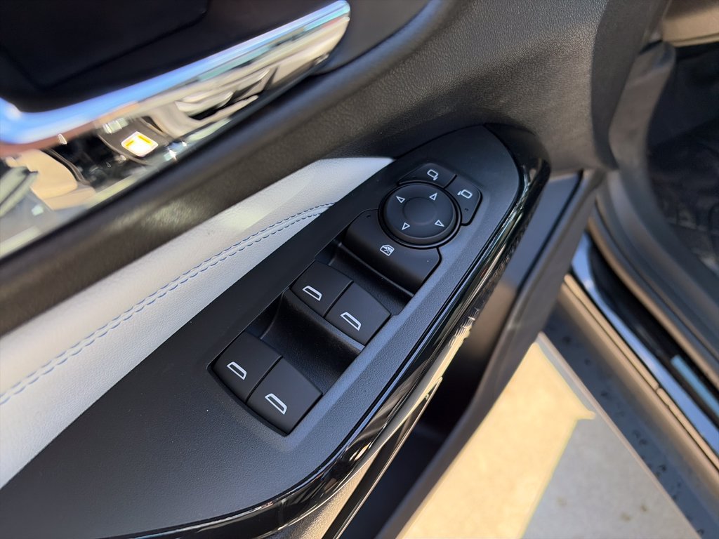 Used 2026 Chevrolet Trax LT w/ Sunroof Package FWD image 23