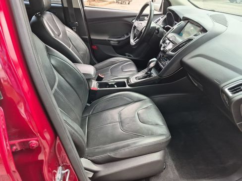 Used 2017 Ford Focus Titanium FWD image 31