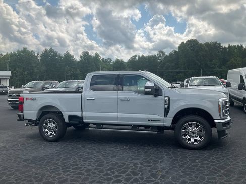 New 2026 Ford F250 Lariat w/ Chrome Package AWD/4WD image 4