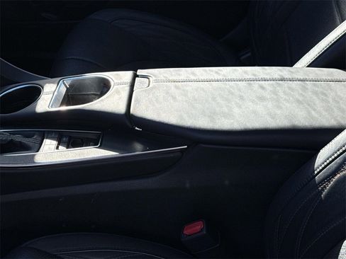 Used 2021 Toyota Avalon Limited image 16