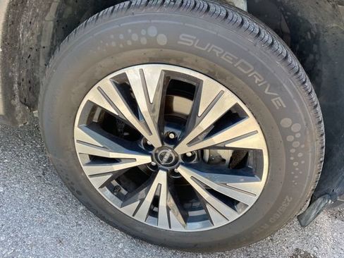 Used 2023 Nissan Rogue SV image 5