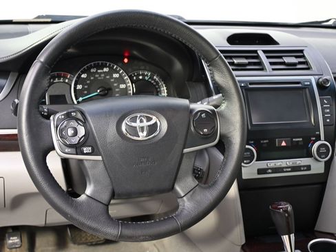 Used 2012 Toyota Camry XLE FWD image 9