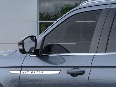 New 2026 Lincoln Navigator L Premier AWD/4WD image 20