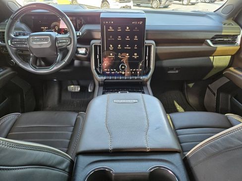 Used 2025 GMC Yukon Denali Ultimate AWD/4WD image 17