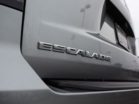 Used 2024 Cadillac Escalade Premium Luxury image 37