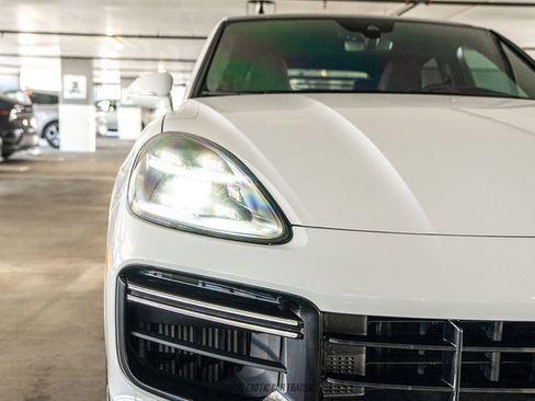 Used 2023 Porsche Cayenne Turbo AWD/4WD image 60