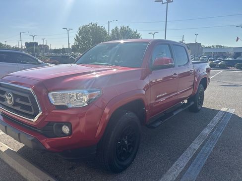 Used 2022 Toyota Tacoma SR5 w/ Technology Package image 2