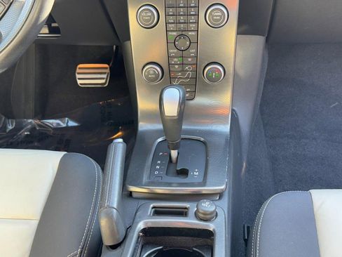 Used 2011 Volvo C30 T5 R-Design image 15